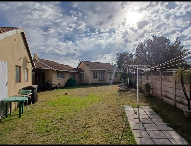 3 BEDROOM HOUSE FOR SALE IN LEONDALE